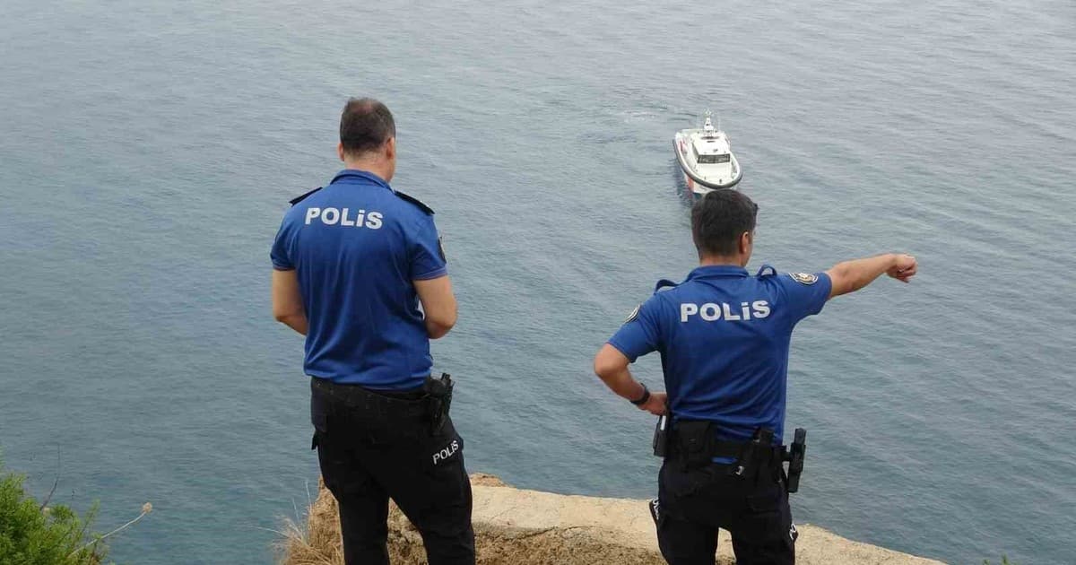 Antalya Falezlerinde 'Yardım Edin' Çığlığı Ekipleri Seferber Etti