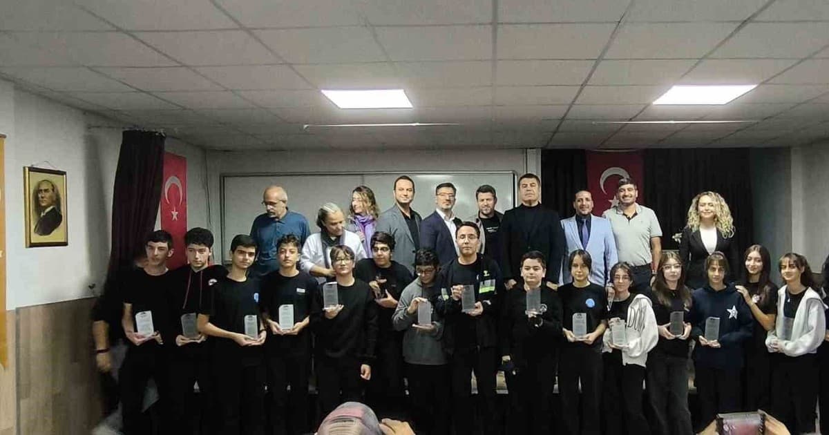LGS'de Dereceye Giren Öğrencilere Anlamlı Ödül Töreni