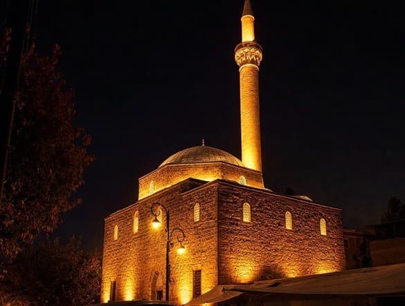 Depremde Hasar Gören Diyarbakır ve Bingöl'deki 6 Asırlık Cami Yeniden İbadete Açılıyor