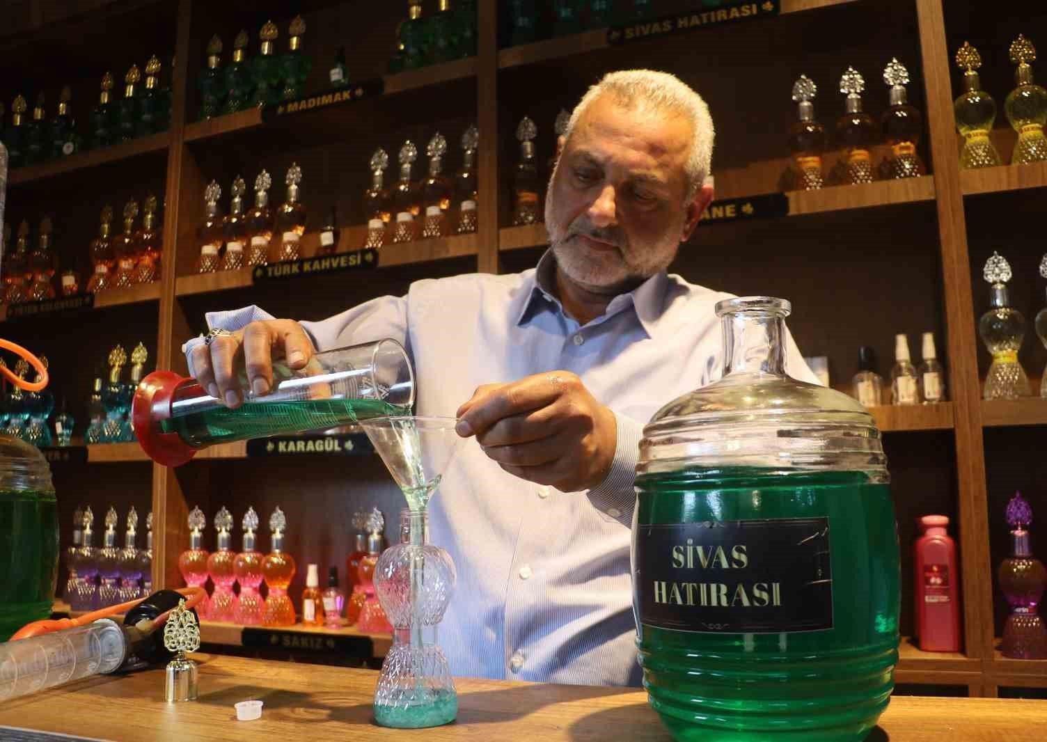 35 Yıllık Ustanın Eşinden İlham Alarak Ürettiği 'Sivas Kokulu' Kolonya Büyük İlgi Görüyor