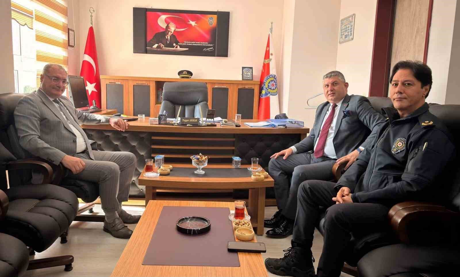 Bolvadin'de Protokolden Tayini Çıkan Emniyet Müdürüne Veda Ziyareti