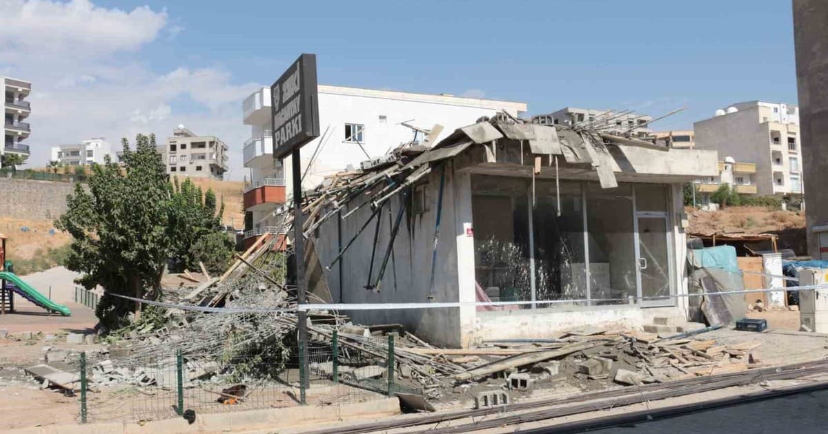 Cizre'de İnşaat Çöktü: 5 İşçi Enkaz Altından Çıkarıldı