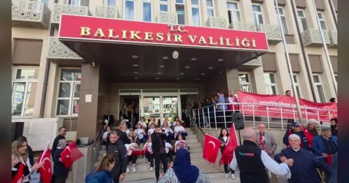 Balıkesir'de Yaşlılar Günü Neşeli Etkinliklerle Kutlandı