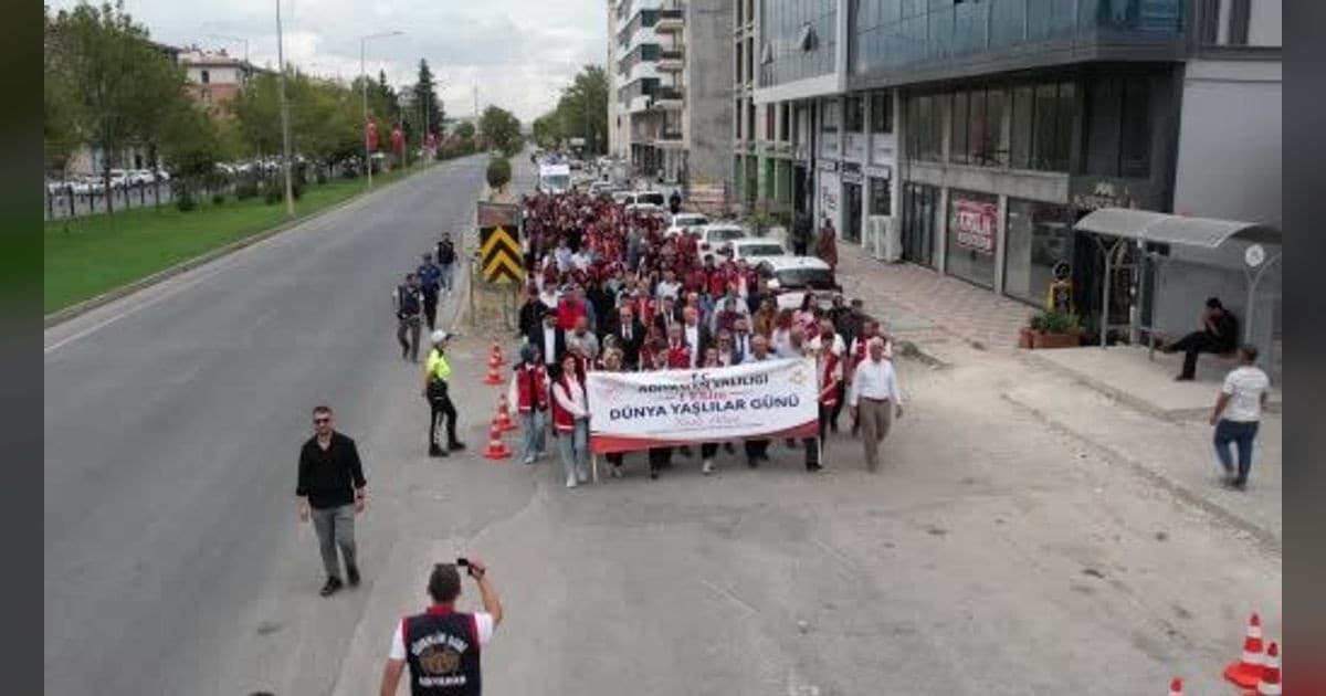 Adıyaman'da Dünya Yaşlılar Günü Farkındalık Yürüyüşüyle Kutlandı