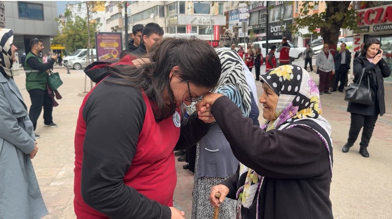 Karabük'te Dünya Yaşlılar Günü Kuşakları Yürüyüşte Buluşturdu