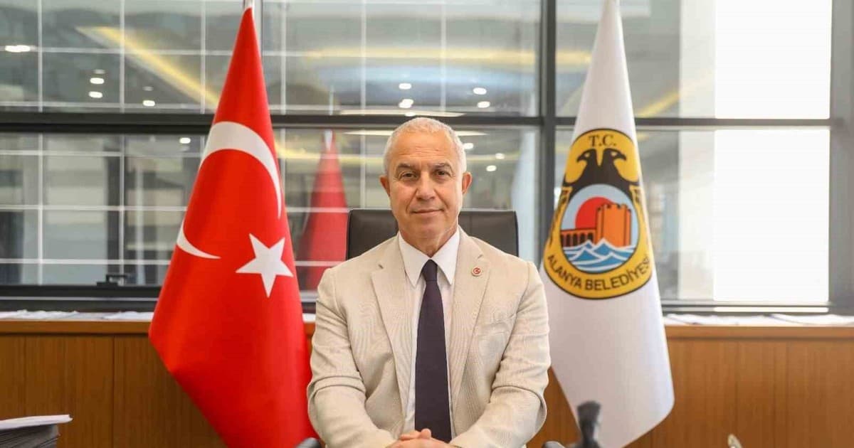 Antalya'da İki CHP'li Belediye Başkanı Partilerinden İstifa Etti