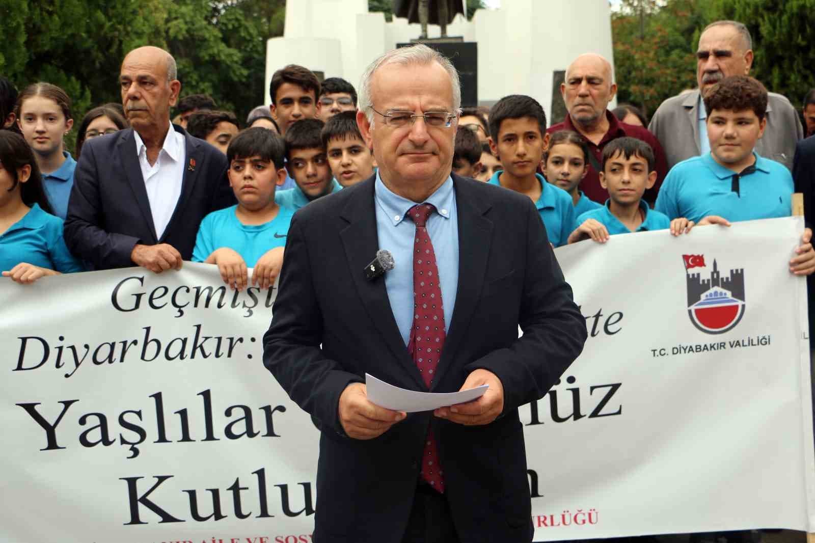 Diyarbakır'da Yaşlılara Saygı ve Dayanışma Yürüyüşü Gerçekleştirildi