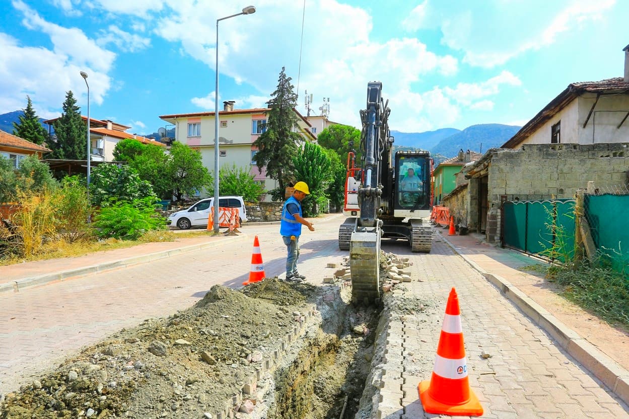 Honaz'da Asbestli Borular Tarihe Karışıyor: 13,2 Milyon Liralık Altyapı Hamlesi