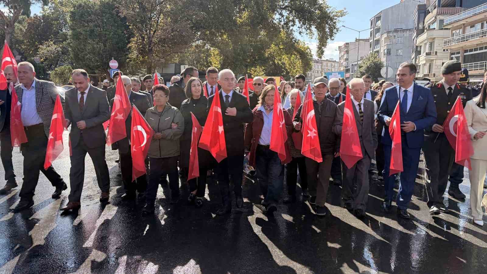 Kırklareli'nde Dünya Yaşlılar Günü Kortej Yürüyüşüyle Kutlandı