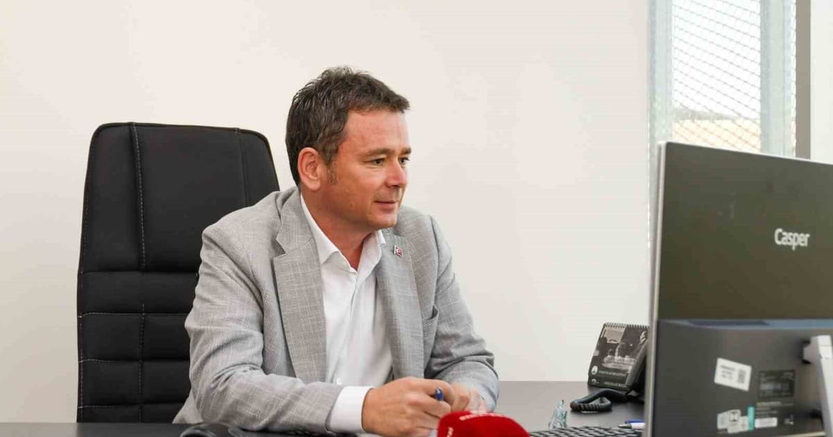Osmangazi Belediye Başkanı Erkan Aydın Çağrı Merkezinde Vatandaşların Taleplerini Dinledi