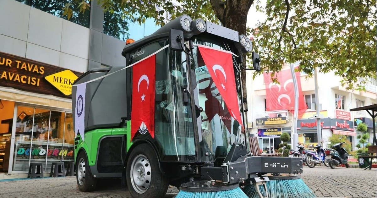 Tavas Belediyesi Araç Filosuna Yeni Temizlik Aracı Ekledi