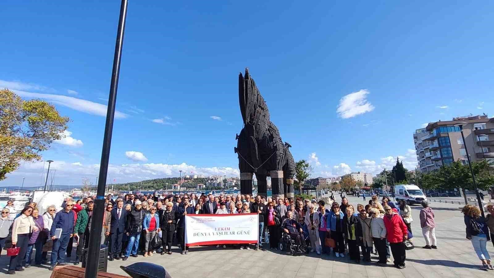 Çanakkale'de Dünya Yaşlılar Günü Farkındalık Yürüyüşüyle Kutlandı