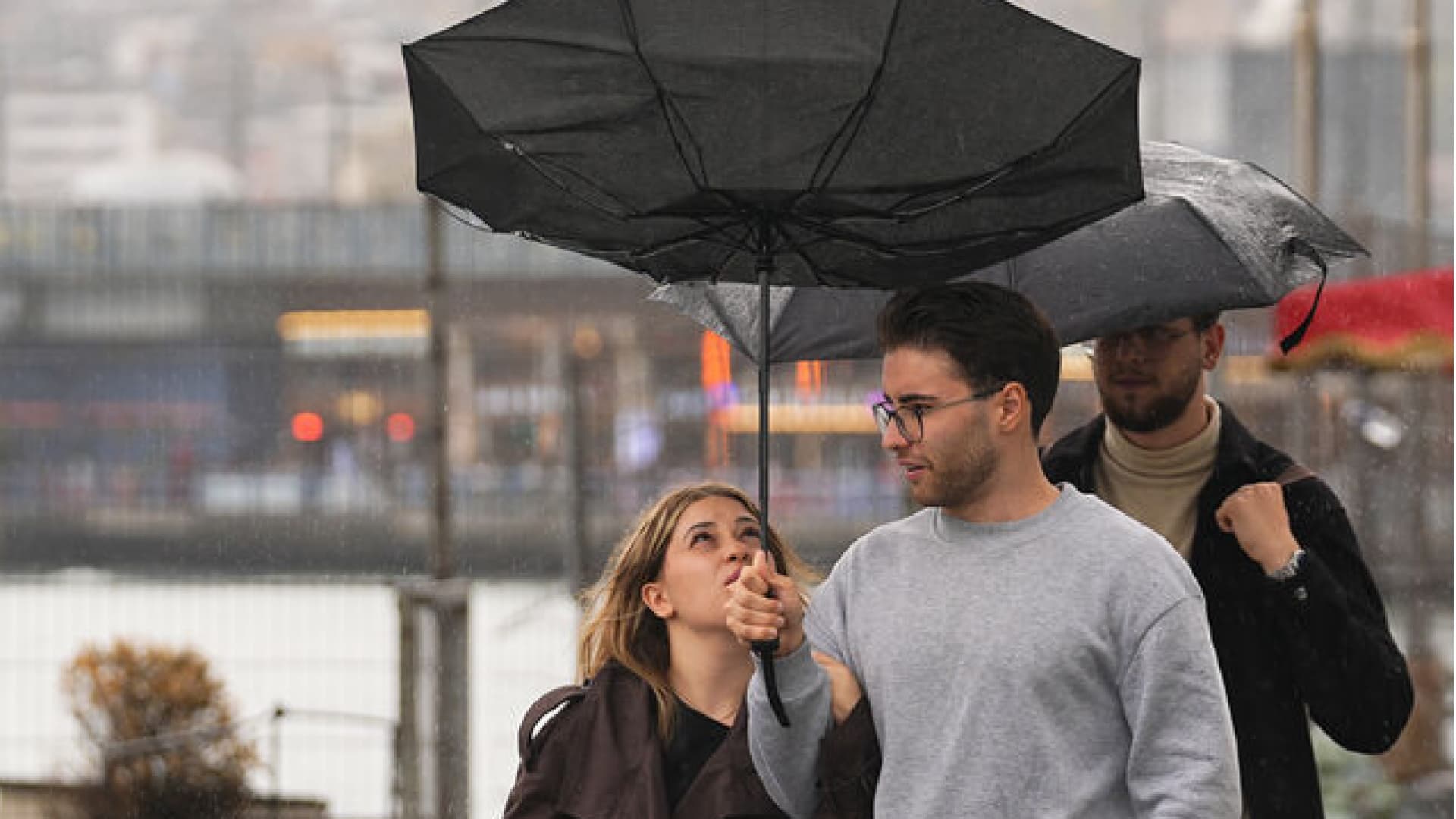 İstanbul ve Çevresi İçin Fırtına ve Şiddetli Yağış Uyarısı