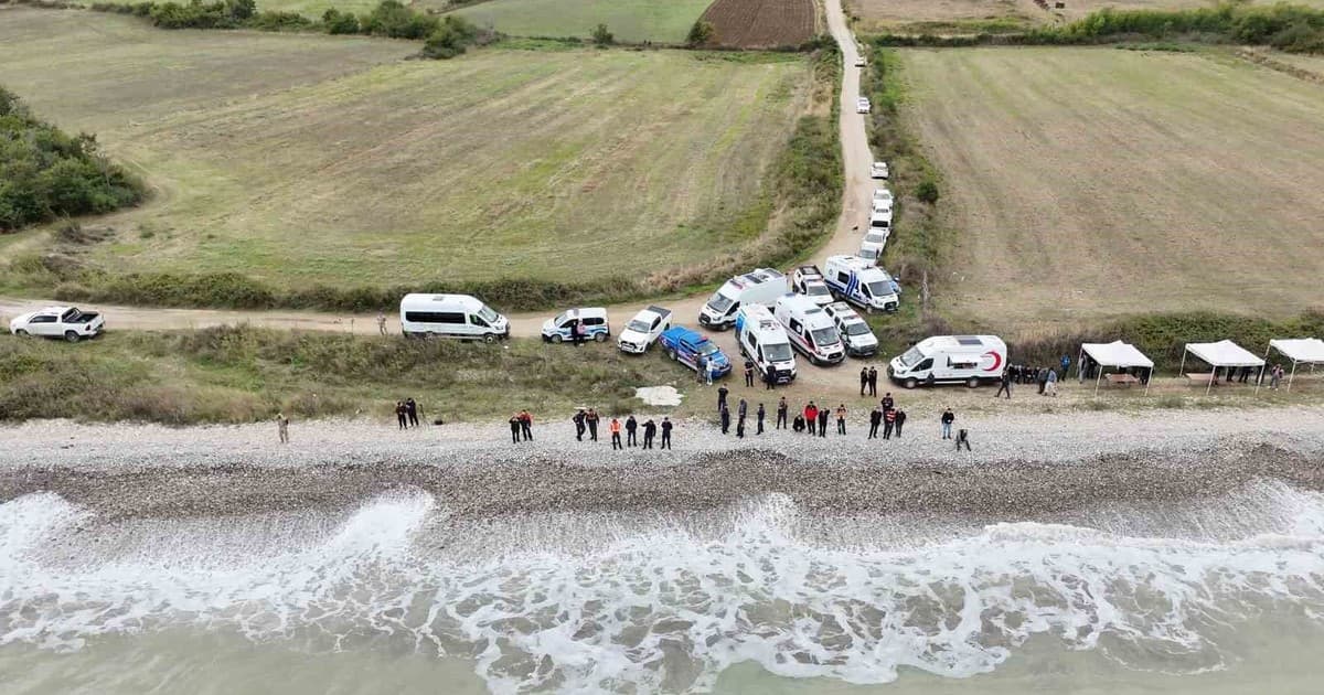 Sinop'ta Alabora Olan Teknedeki Kayıp Polisi Arama Çalışmaları Sürüyor