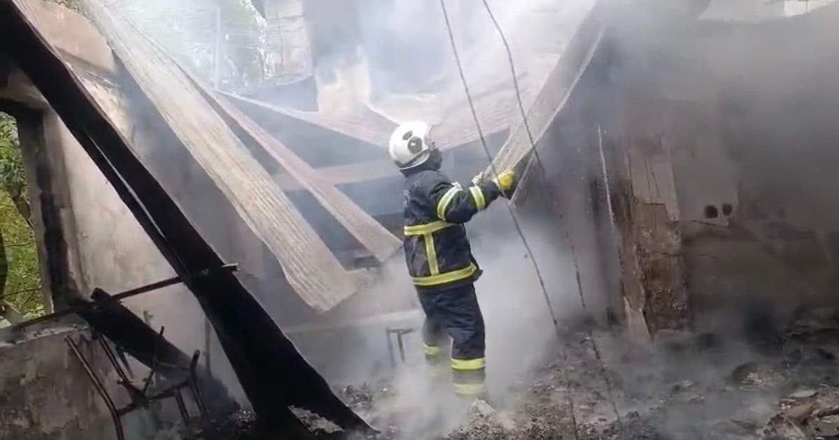 Yüksekova'da Okul Yangını: İtfaiye Ekipleri 4 Saatlik Müdahaleyle Alevleri Söndürdü
