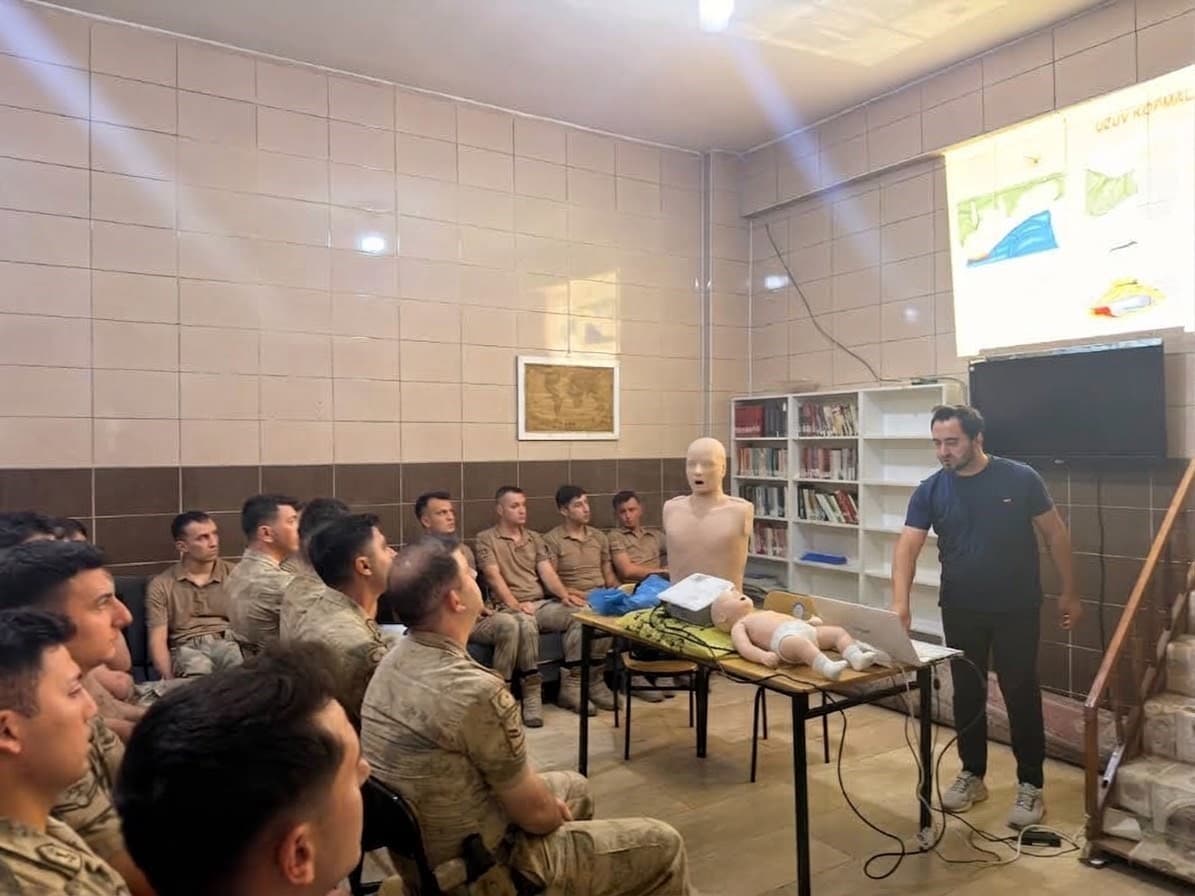 Uludere'de Görev Yapan Jandarmaya Hayat Kurtaran İlk Yardım Eğitimi