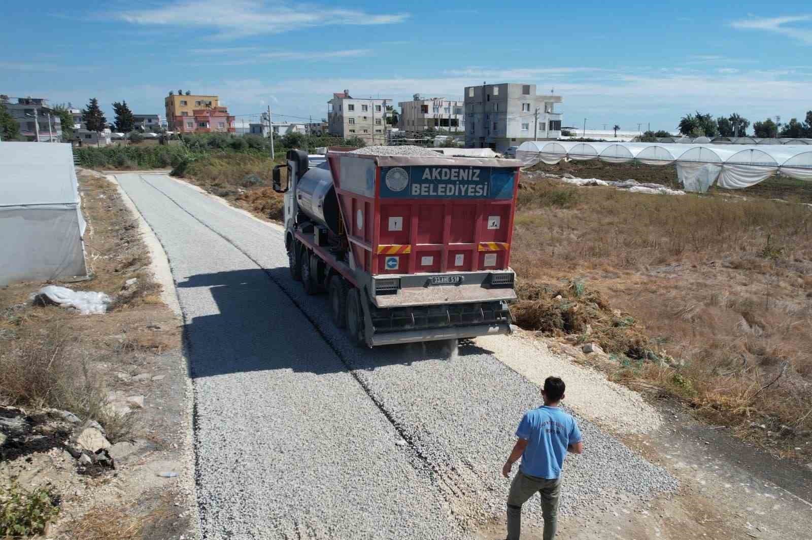 Akdeniz'de Yol Yenileme ve Asfaltlama Hamlesi Kesintisiz Devam Ediyor