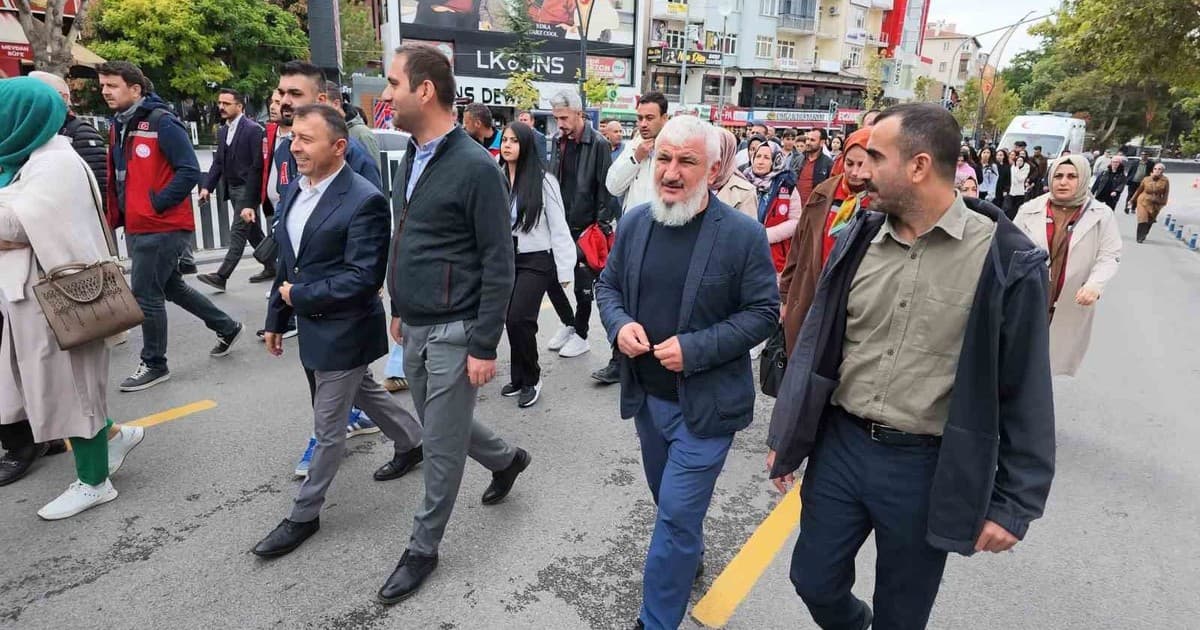 Niğde'de Dünya Yaşlılar Günü Farkındalık Yürüyüşüyle Kutlandı