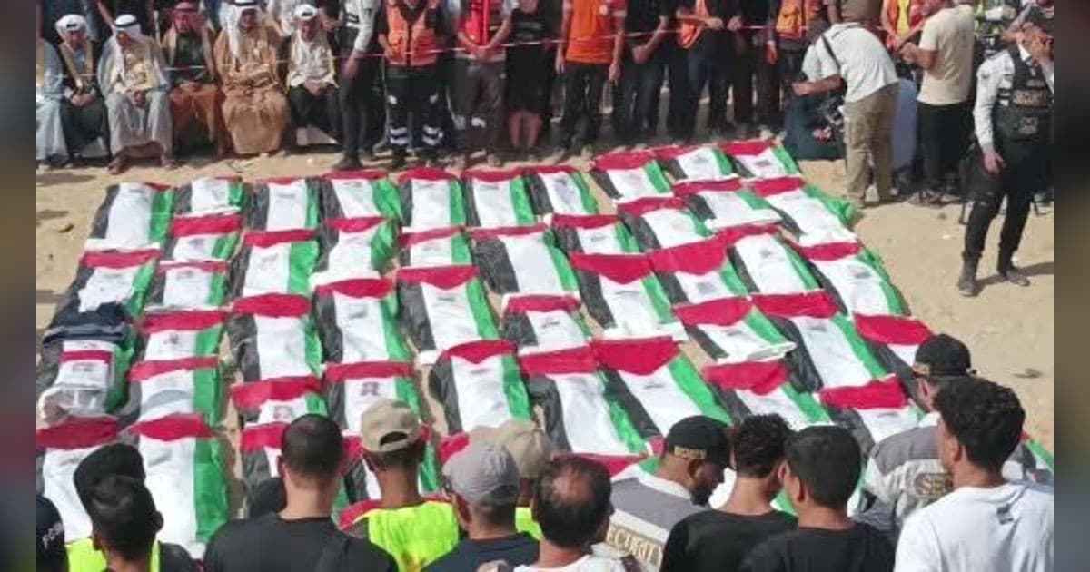 Gazze'de Enkazdan Çıkarılan 105 Filistinli Toplu Törenle Defnedildi