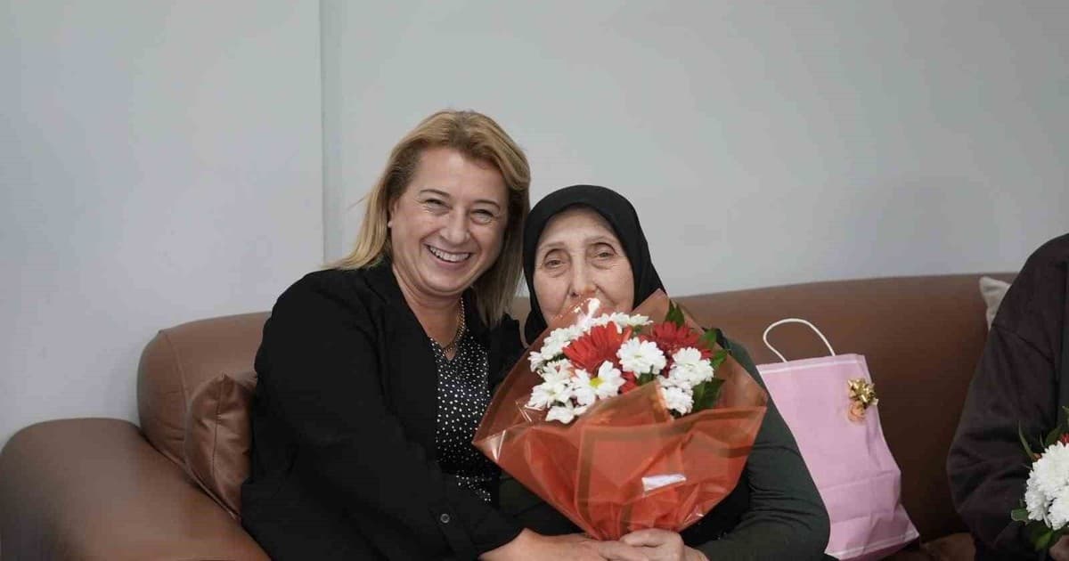 Düzce'de Alzheimer Hastaları Gündüz Bakım Merkezi'nde Yaşlılar Günü Kutlaması