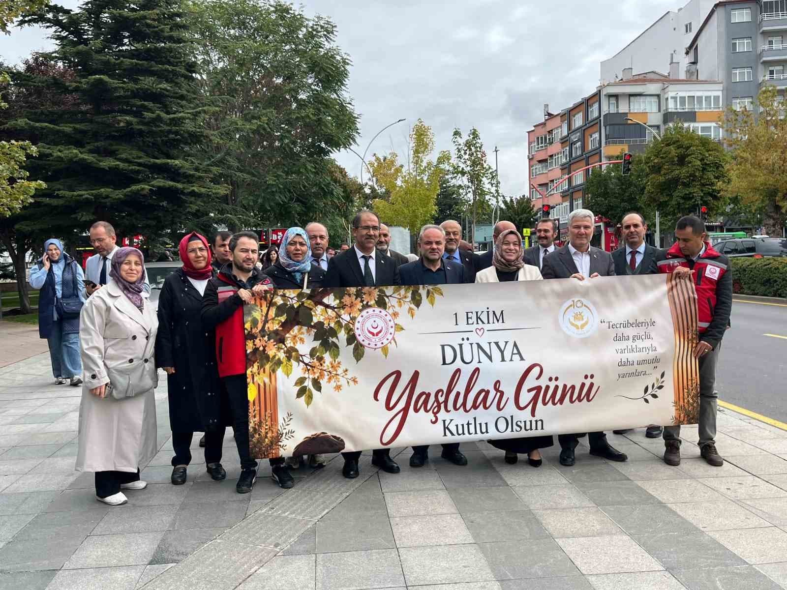 Çorum'da Yaşlılar İçin Anlamlı Farkındalık Yürüyüşü Düzenlendi