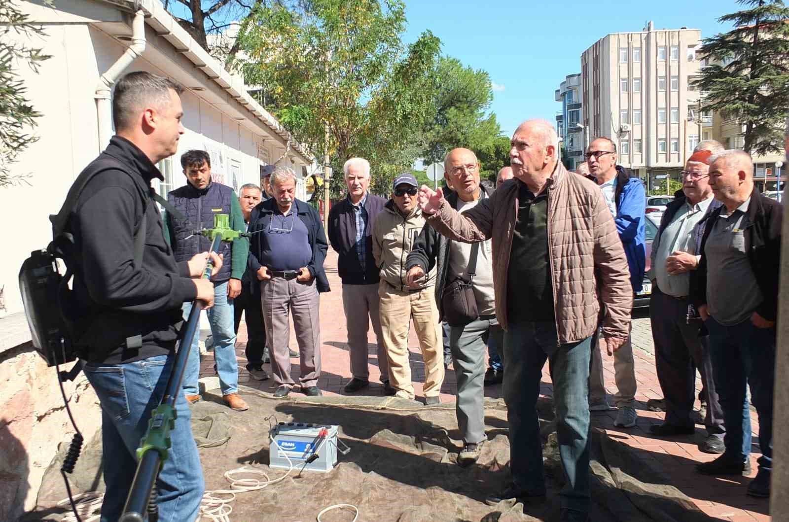 Burhaniye'de Zeytin Üreticilerine Makineli Hasat Teşviki