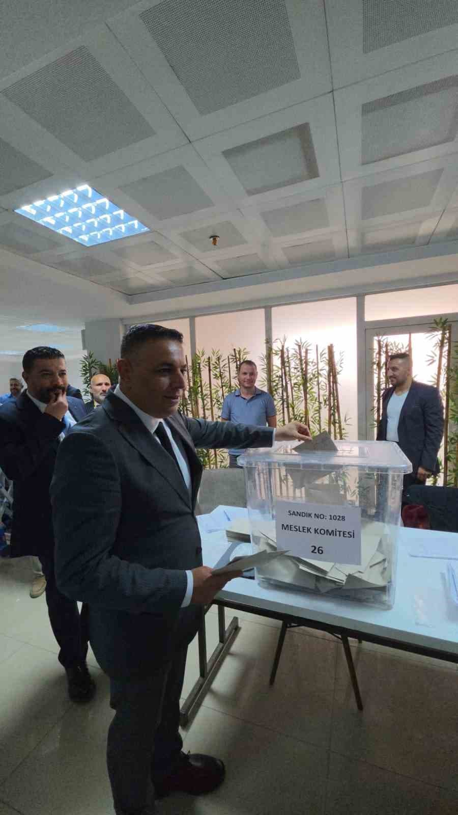 MTSO Başkanı Sadıkoğlu Seçim İçin Sandık Başındaydı