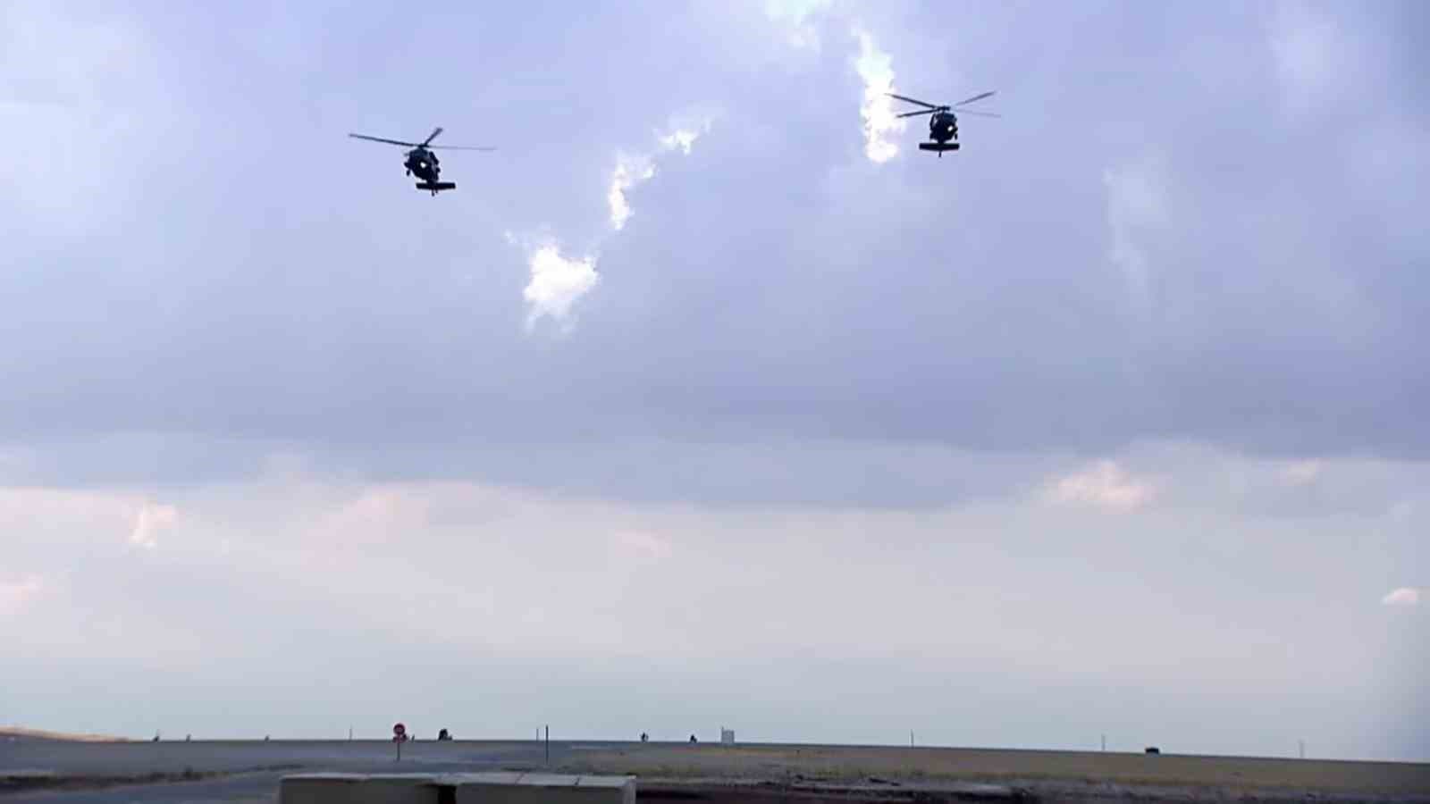 Şanlıurfa Semalarında Helikopterlerle Zeybek ve Harmandalı Gösterisi