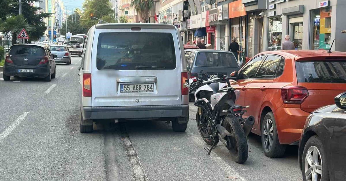 Samsun'da Motosiklet ile Hafif Ticari Araç Çarpıştı: 2 Yaralı