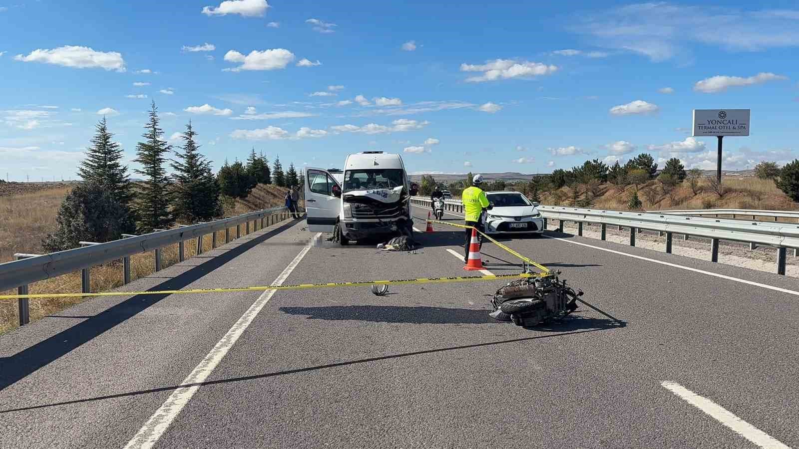 Kütahya'da feci kaza: 23 yaşındaki motosiklet sürücüsü yaşamını yitirdi