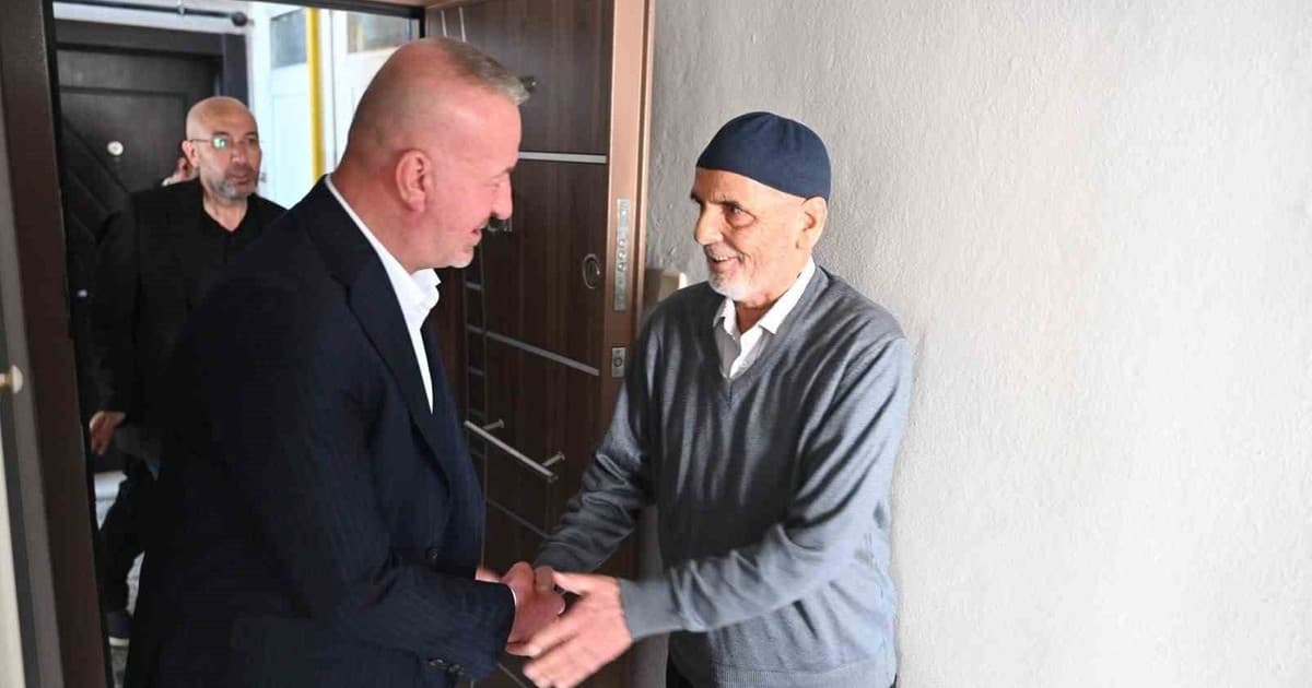 Başkan Karabatı'dan Yaşlılar Günü'ne Özel Sıcak Ziyaret