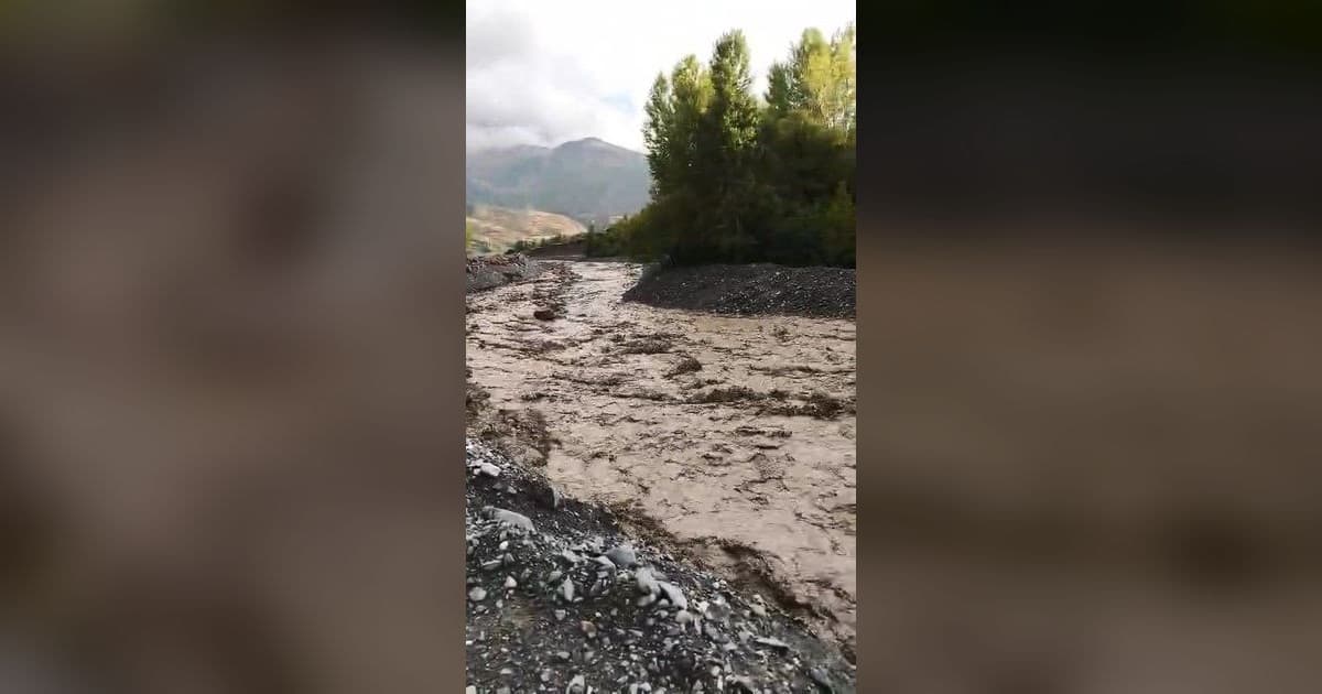 Elazığ'da Şiddetli Yağış Sel Getirdi: Palu'da Yollar Ulaşıma Kapandı