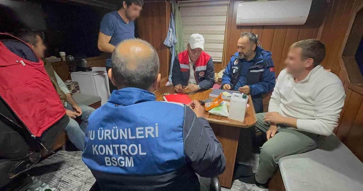 Balıkesir'de Denetim Ekiplerinden Balıkçılara Gece Baskını