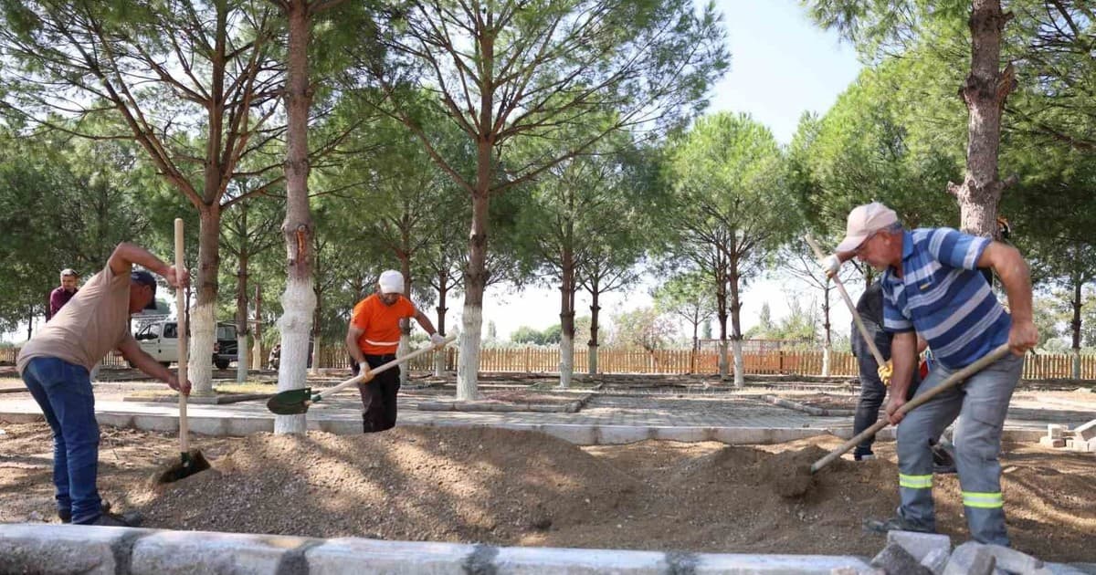 Başkan Kaya Dereağzı'ndaki Üretici Pazarı ve Sosyal Tesis Alanında İncelemelerde Bulundu