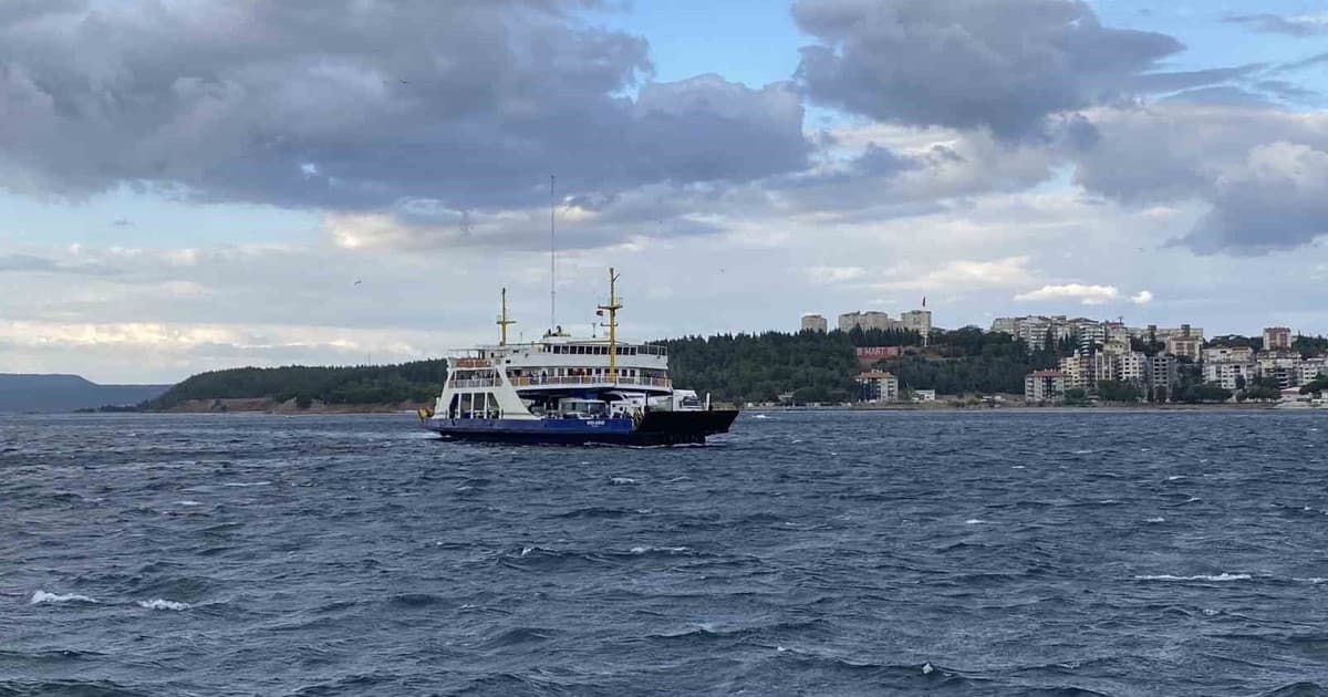 Kuzey Ege'de Şiddetli Rüzgar Feribot Seferlerini Aksamattı: Bozcaada ve Gökçeada Ulaşımına Hava Engeli