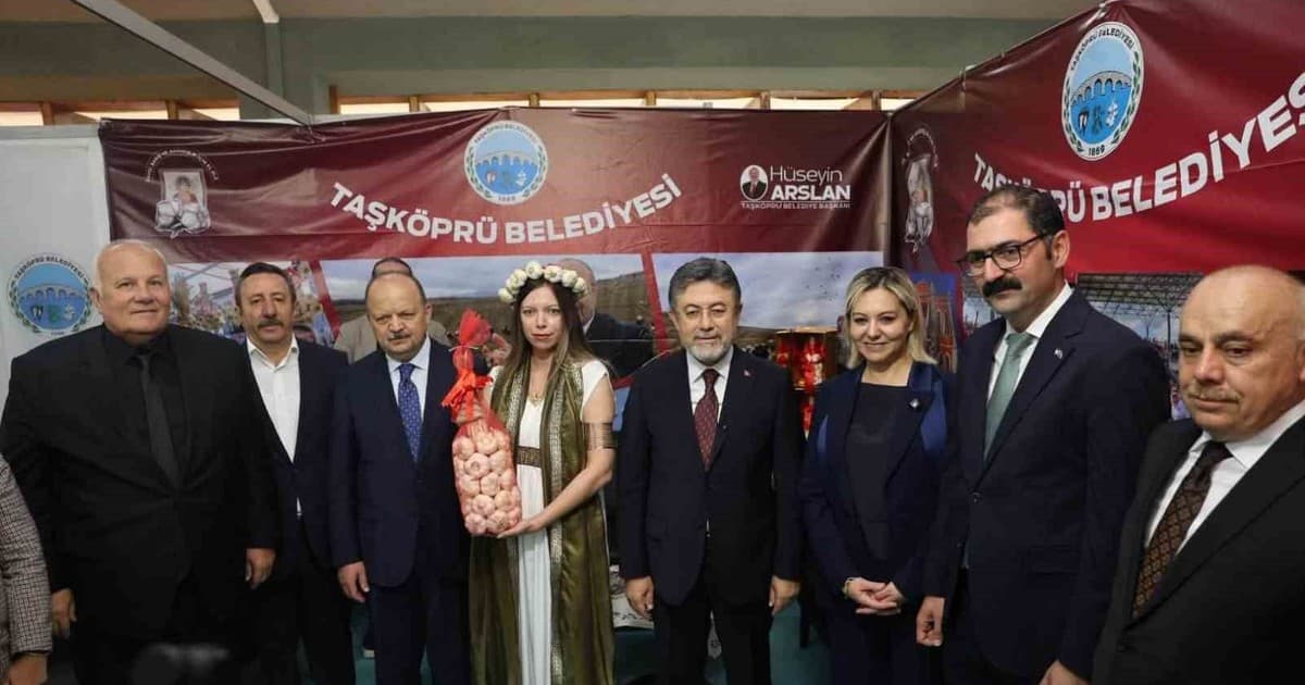 Bakan Yumaklı Kastamonu Günleri'nde Taşköprü Standını Ziyaret Etti