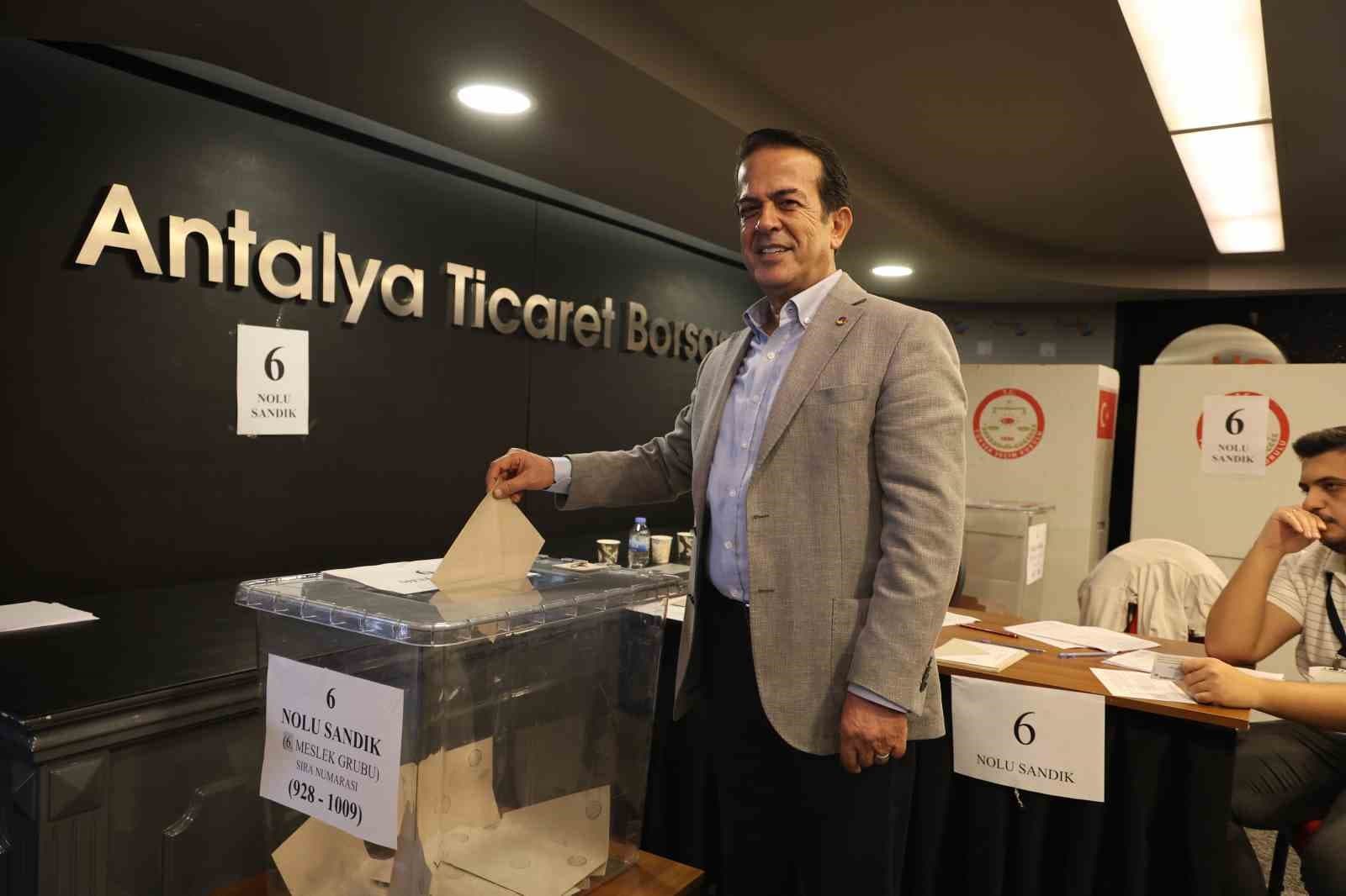 Antalya Ticaret Borsası'nda Sandık Heyecanı: Seçimlerin İlk Turu Bitti