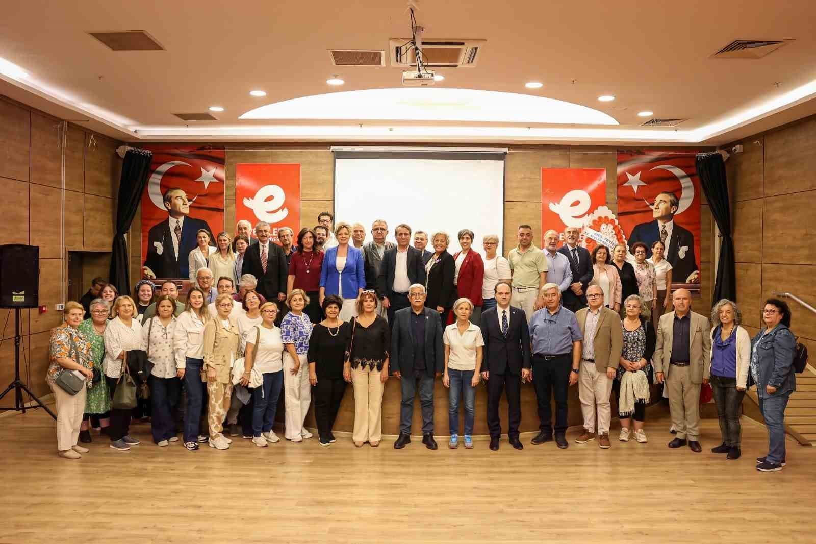 Efeler'de Yaş Almış Bireyler İçin İkinci Bahar Üniversitesi Kapılarını Açıyor
