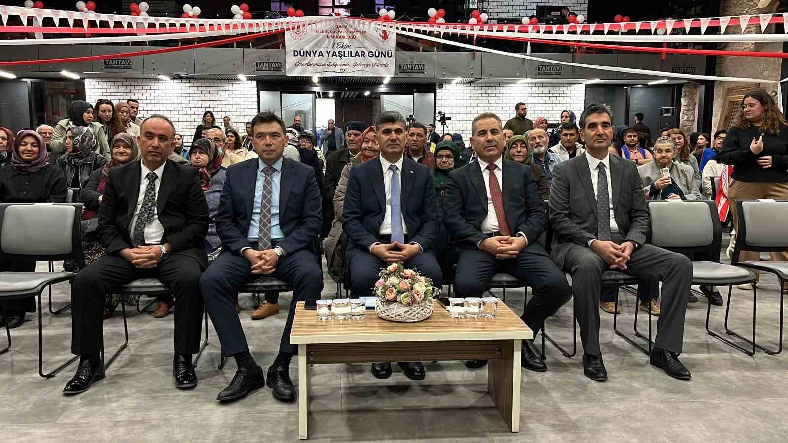 Konya'da 1 Ekim Dünya Yaşlılar Günü Özel Etkinlikle Kutlandı