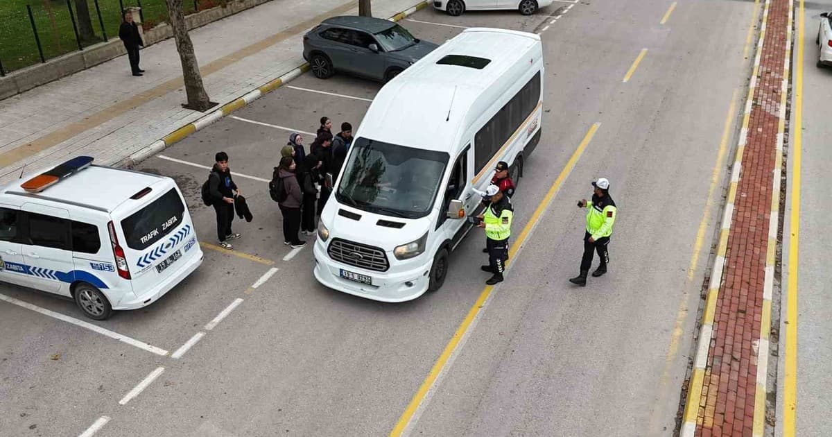Çorum'da Okul Servislerine Havadan Dronlu Trafik Denetimi