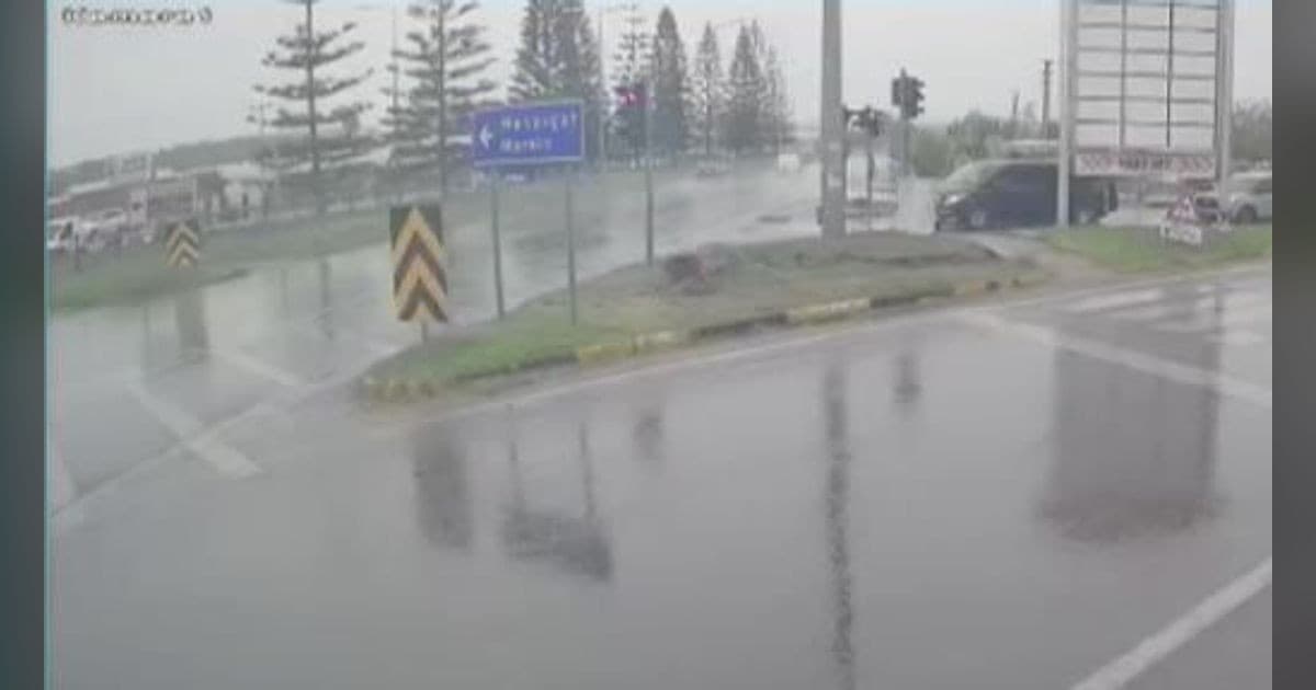 Manavgat'ta Kırmızı Işık İhlali Zincirleme Kazaya Yol Açtı: 3 Yaralı