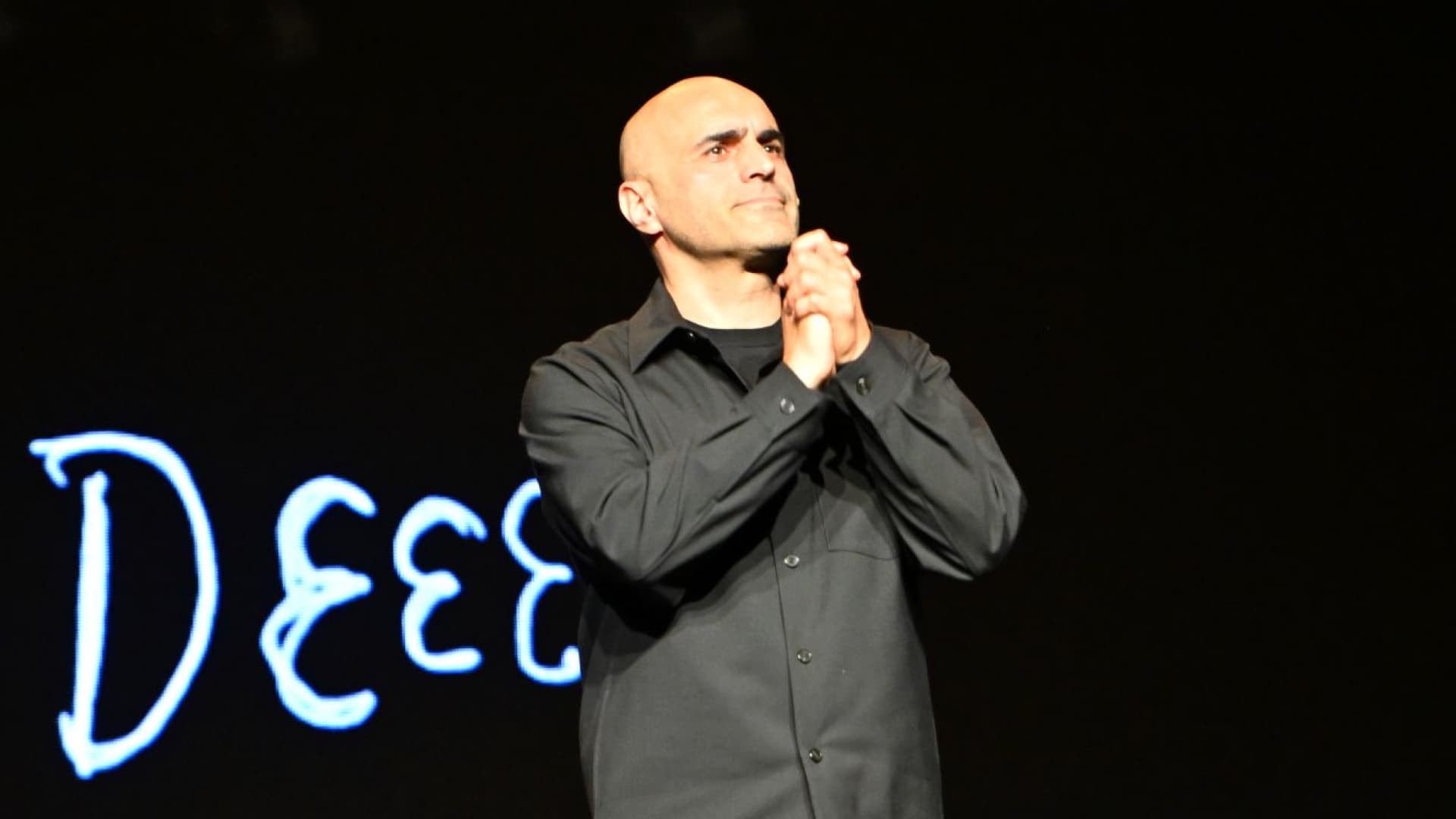 Alper Kul'un Tek Kişilik Oyunu 'Çok Tatlı Bi Hikaye' Yeni Sezonda Sahne Alıyor