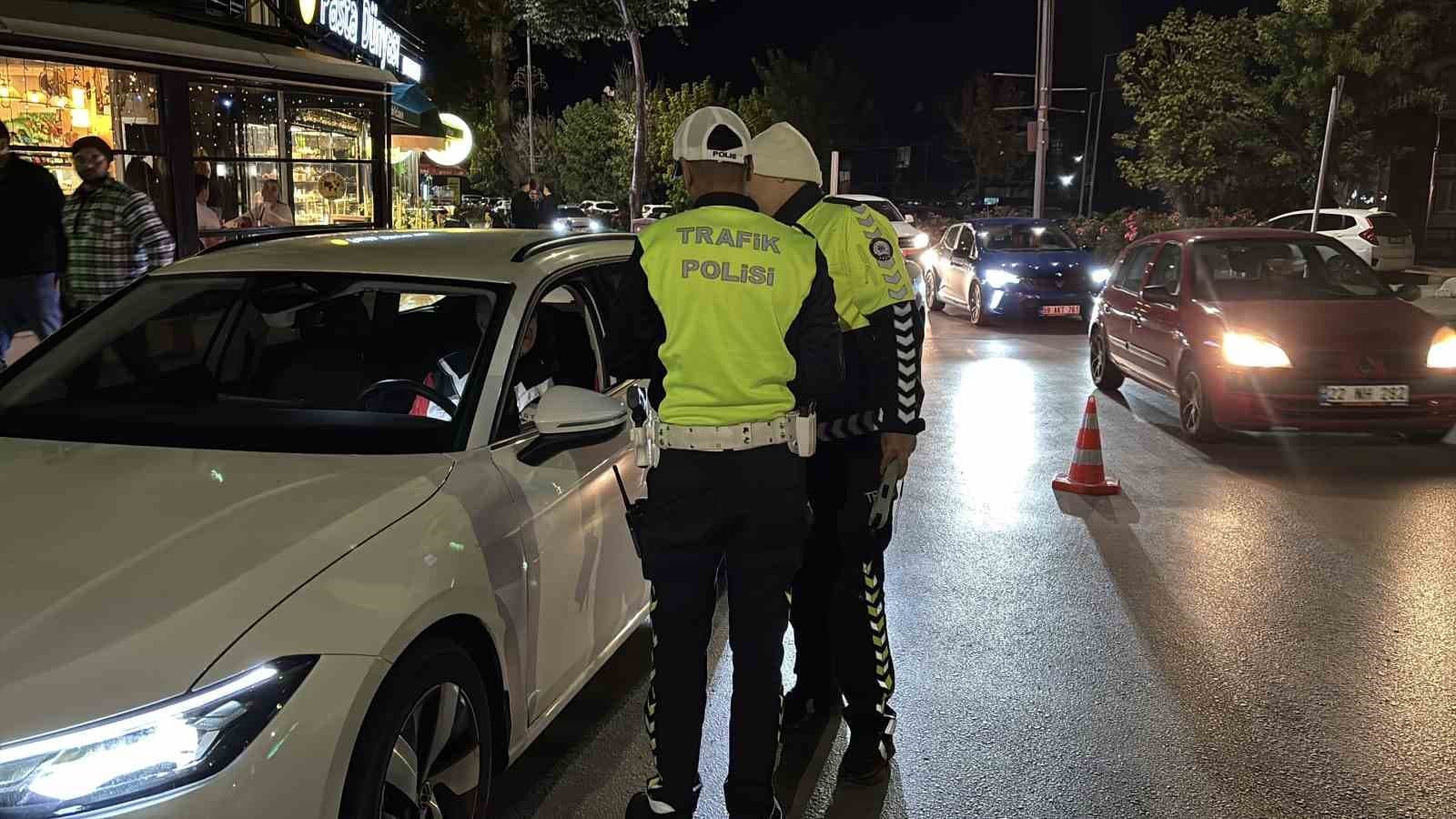 Edirne'de Trafik Çevirmesine Takılan Sürücüye Doğum Gününden Unutulmaz Sürpriz