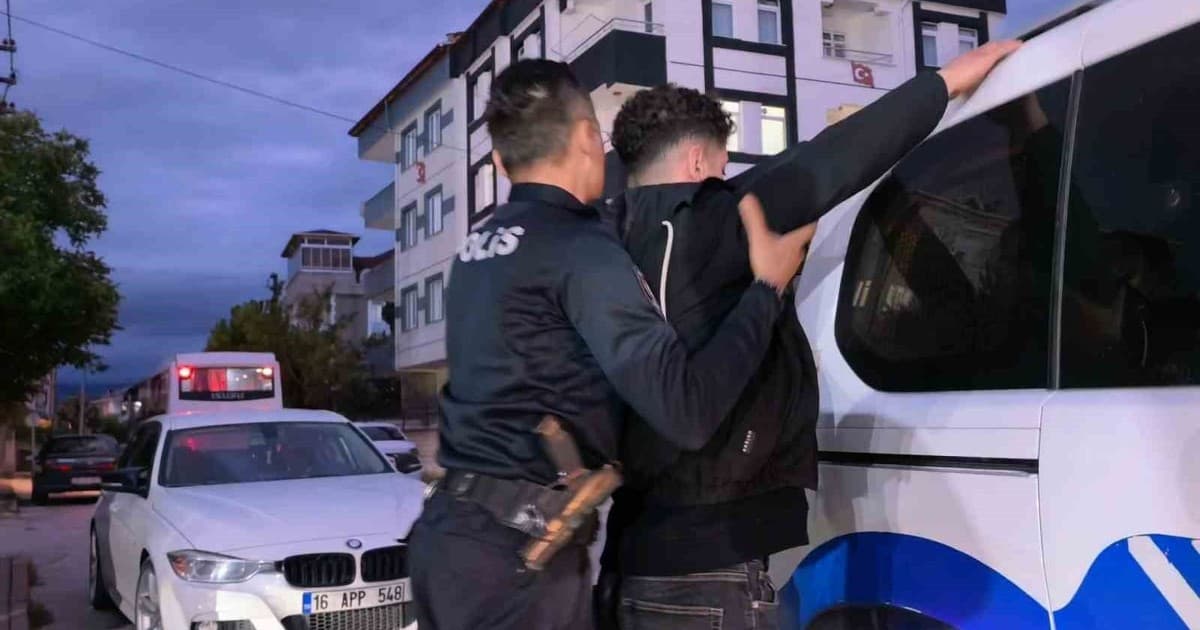 İnegöl'de Ehliyet Sınavında Kopya Düzeneği Yakalandı