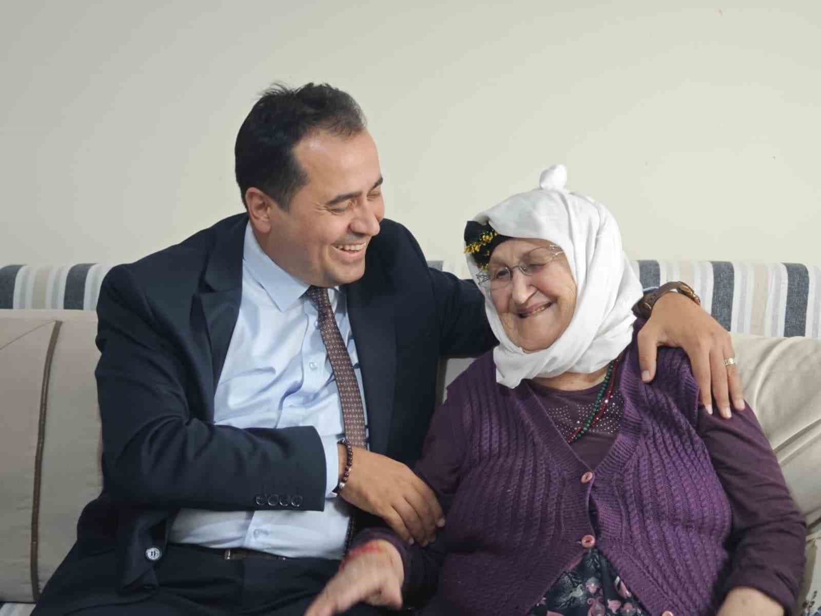 Menteşe Devlet Hastanesi Yönetiminden Asırlık Çınarlara Evinde Ziyaret