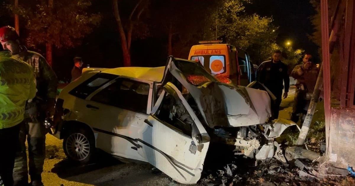 Bursa'da Duvara Çarpan Otomobilin Sürücüsü Ağır Yaralandı