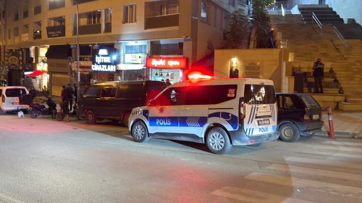 Bilecik'te Kıskançlık Kavgası Kanlı Bitti: Kız Arkadaşına Sarılan Şahsı Bıçakladı