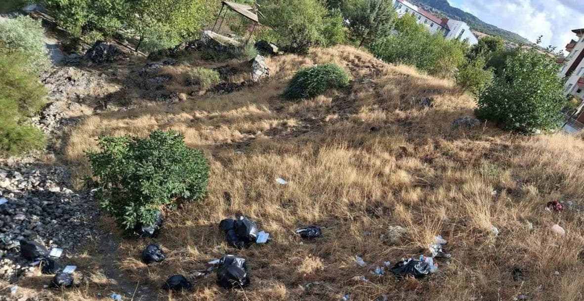Tarihi Haburman Köprüsü Çevresindeki Kirlilik Tepki Çekiyor