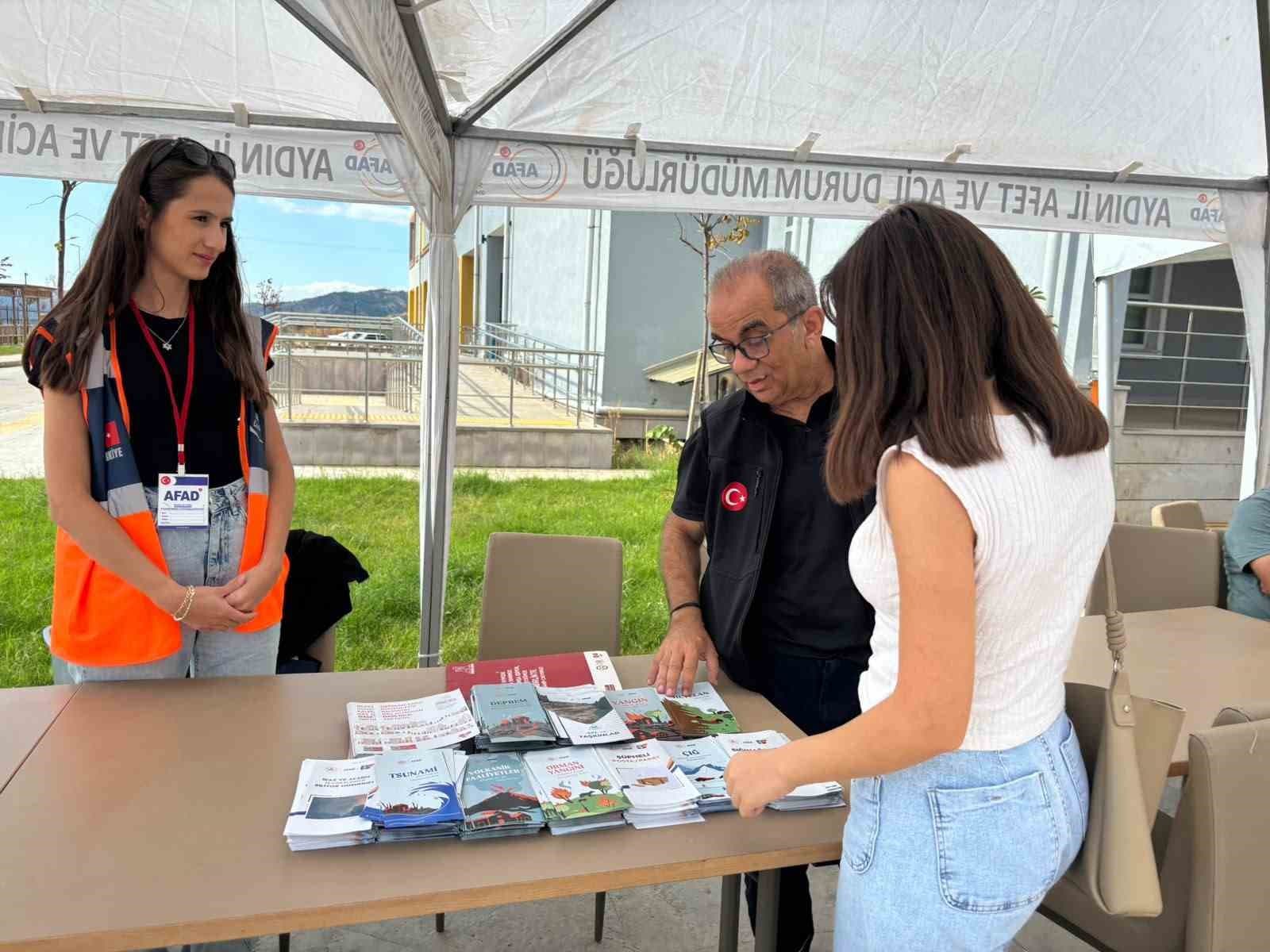 Aydın'da Yurtta Kalan Üniversitelilere AFAD'dan Afet Eğitimi
