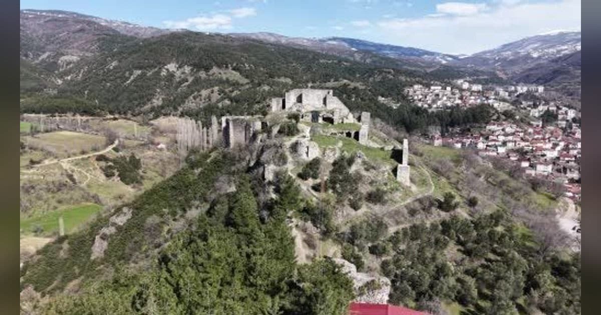 Tarihî Niksar Kalesi'nin Kuzey Surları Restore Ediliyor